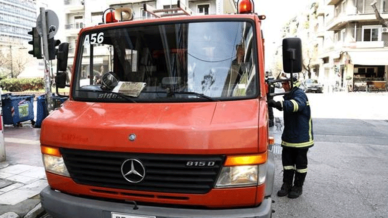 Πυρκαγιά σε διαμέρισμα στη Δάφνη – Απεγκλωβίστηκαν τρία άτομα ανάμεσά τους και ένα παιδί πέντε ετών