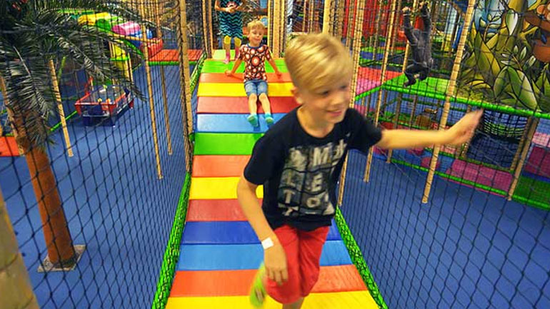 Οι όροι για τη χορήγηση και ανάκληση αδειών λειτουργίας των παιδότοπων σε τουριστικά καταλύματα