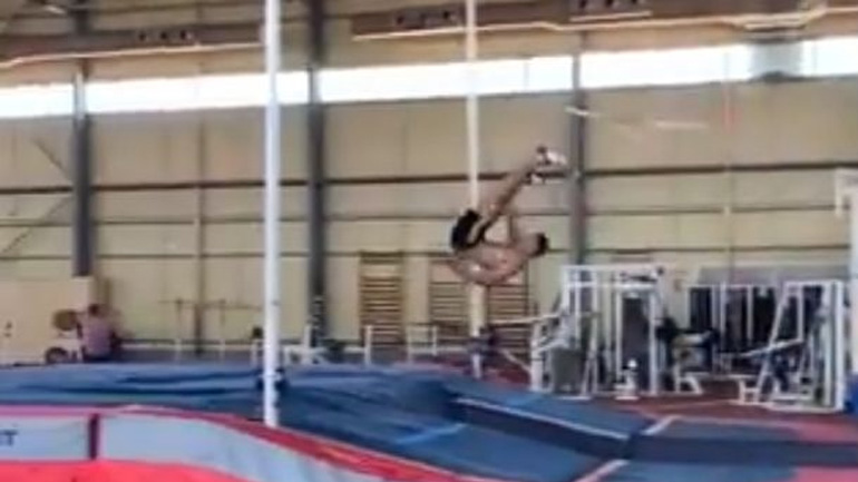 Έσπασε το δοκάρι του Καραλή στην προπόνηση