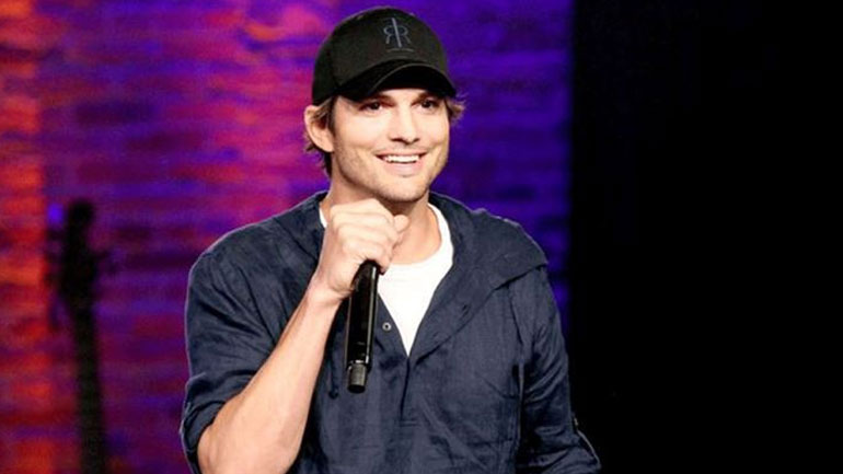 Καθηγητής έκλεψε την ομιλία του Ashton Kutcher και τέθηκε σε διαθεσιμότητα