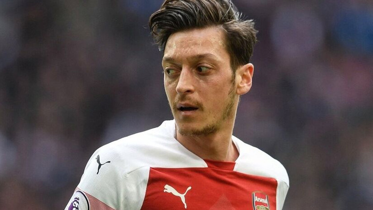 Θέλει να… ξεφορτωθεί τον Οζίλ η Άρσεναλ