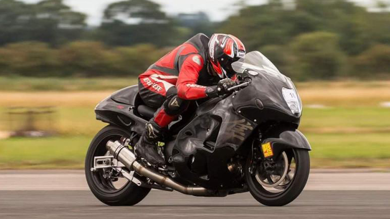 Ένα Hayabusa των 1000 ίππων νόμιμο για το δρόμο!