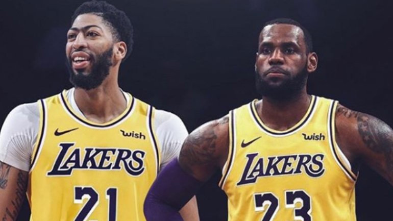 Λεμπρόν Τζέιμς στον Ντέιβις: «Πάμε να το πάρουμε αδερφέ»