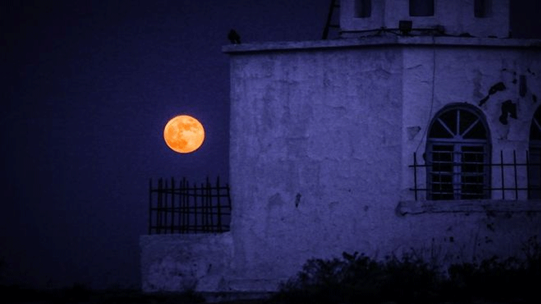 Μάγεψε η «Πανσέληνος της Φράουλας»