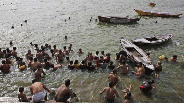 Βρέθηκε η σορός του Ινδού «Χουντίνι» στον ποταμό Γάγγη