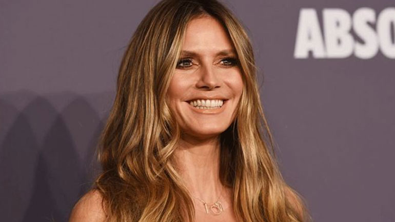 Heidi Klum: Βουρτσίζει τα δόντια της topless και ρίχνει το Instagram!