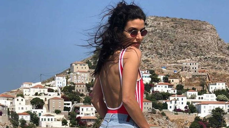 Τόνια Σωτηροπούλου: Ποζάρει με μπικίνι και εντυπωσιάζει!