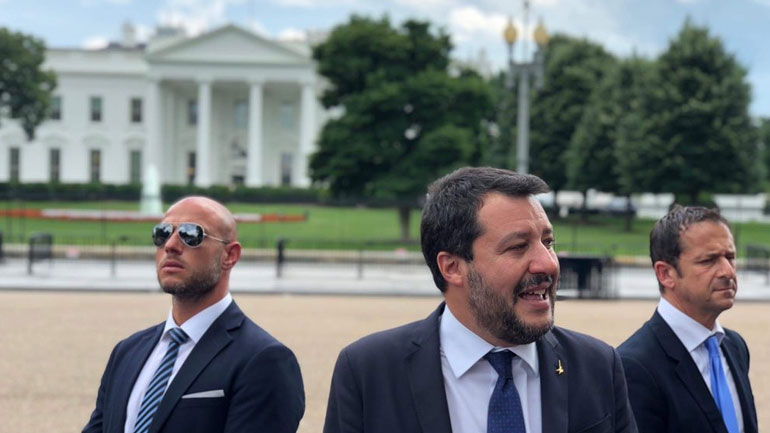 Σαλβίνι από τις ΗΠΑ: «Η Ιταλία δεν είναι Ελλάδα, που η Ευρώπη την ξέσκισε» Σαλβίνι από τις ΗΠΑ: «Η Ιταλία δεν είναι Ελλάδα, που η Ευρώπη την ξέσκισε»