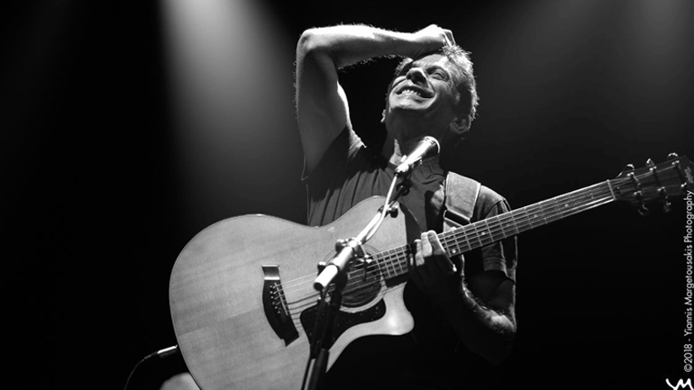 Ο Σωκράτης Μάλαμας στο Θέατρο Βράχων