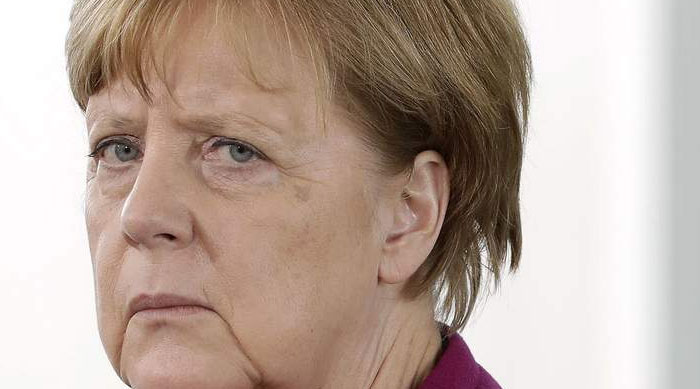Γερμανία: Ανησυχία για τη Μέρκελ – Εμφανίστηκε να τρέμει κατά τη διάρκεια επίσημης τελετής