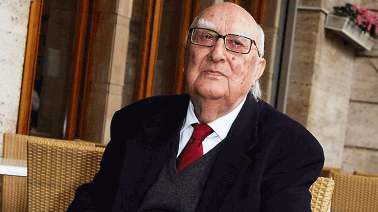 Σε μηχανική υποστήριξη, έπειτα από καρδιακό επεισόδιο, παραμένει ο διάσημος συγγραφέας Αντρέα Καμιλέρι