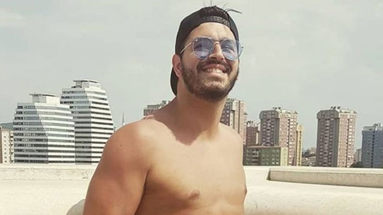 Πουλάνε τις φωτογραφίες του Πάνου Ζάρλα από το νοσοκομείο