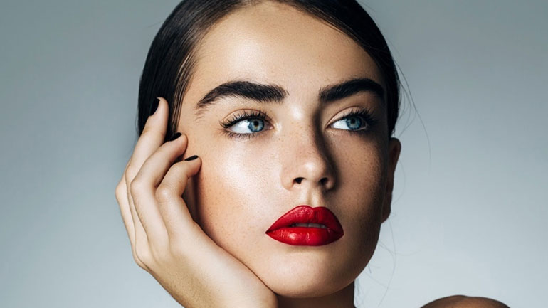 Αυτή η μάσκαρα πωλείται μία κάθε 7,5 δευτερόλεπτα!