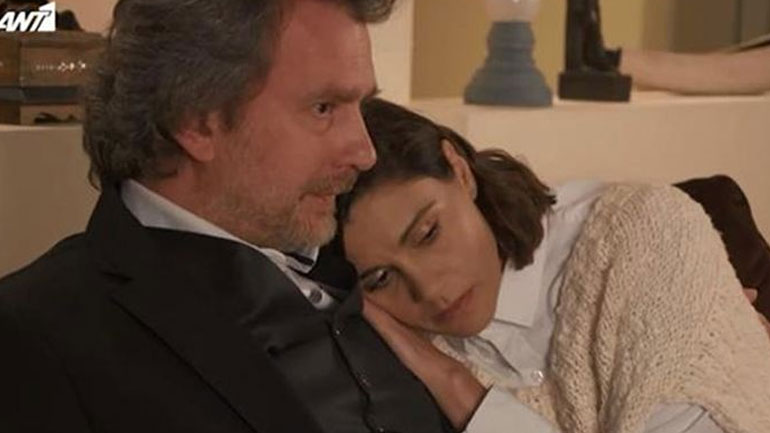 Η επιστροφή: Η Άννα συντετριμμένη βλέπει τη μητέρα της να οδηγείται στην ψυχιατρική πτέρυγα