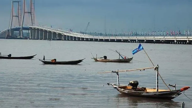 Τραγωδία στην Ινδονησία: Τουλάχιστον 15 νεκροί από ναυάγιο