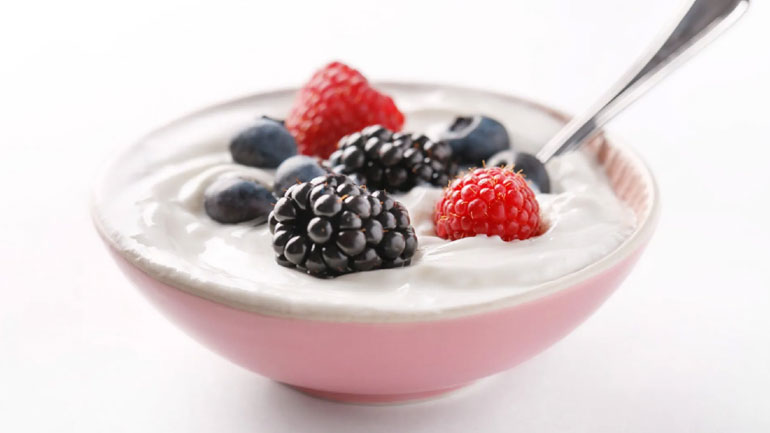 Η κατανάλωση γιαουρτιού μειώνει τον κίνδυνο ανάπτυξης καρκίνου στο παχύ έντερο