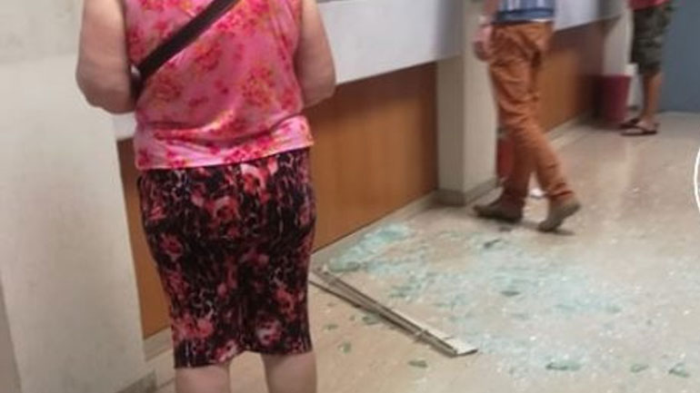 Τα έκανε γυαλιά – καρφιά στο ΙΚΑ Τούμπας!