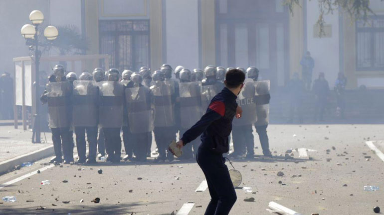 Αλβανία: Μικροσυμπλοκές αστυνομίας και οπαδών της αντιπολίτευσης