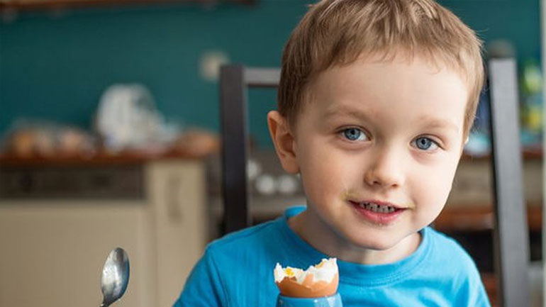 Πόσα αβγά επιτρέπεται να τρώει ένα παιδί;