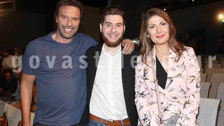 Στράτος Τζώρτζογλου – Μαρία Γεωργιάδου: Στο θέατρο μαζί με τον γιο τους!