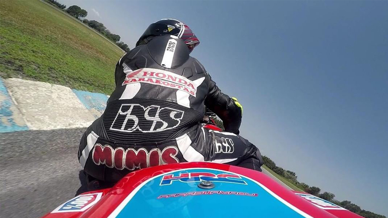 Ο ορισμός του «200 στη στροφή και με ρωτάνε μαμά?»