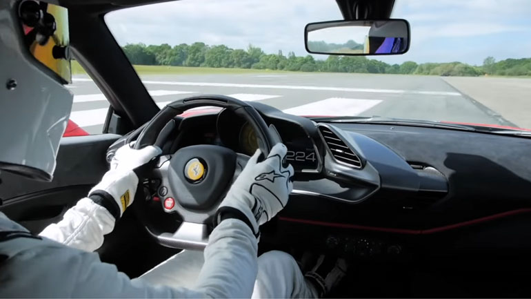 Η Ferrari 488 Pista στα χέρια του Stig