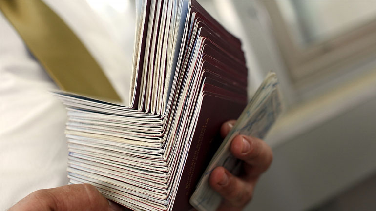 Εργαστήριο κατασκευής πλαστών εγγράφων εντοπίστηκε στον Πειραιά