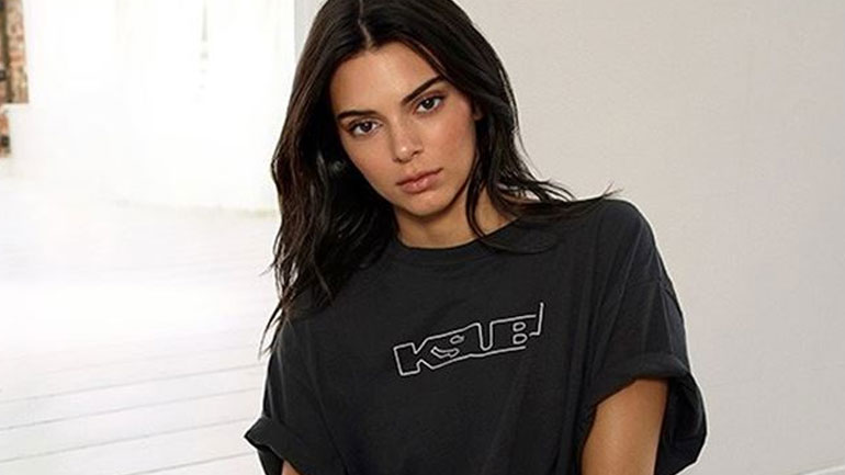 Η Kendall Jenner ποζάρει γυμνή στην μπανιέρα της!