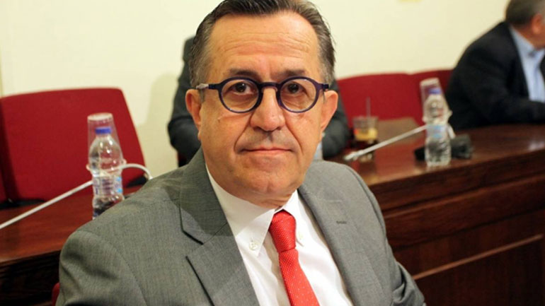 Ο Νικολόπουλος στο κέντρο