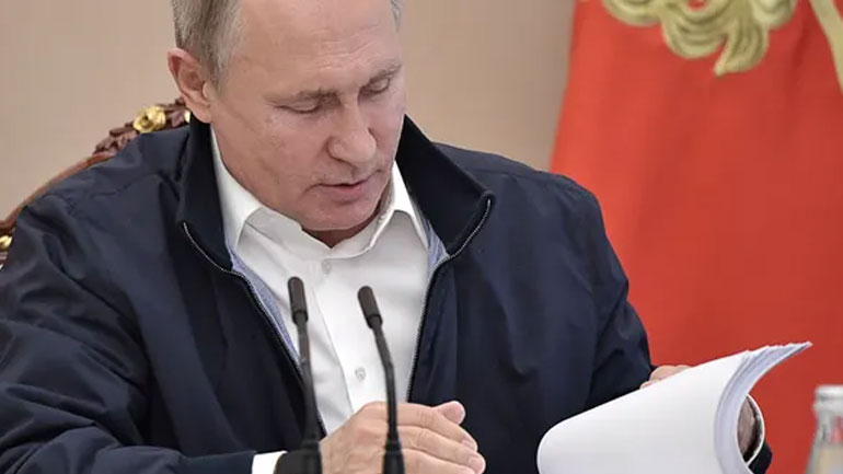 Πούτιν: Ελεύθερες θα αφεθούν οι «φυλακισμένες» φάλαινες στη ρωσική Άπω Ανατολή