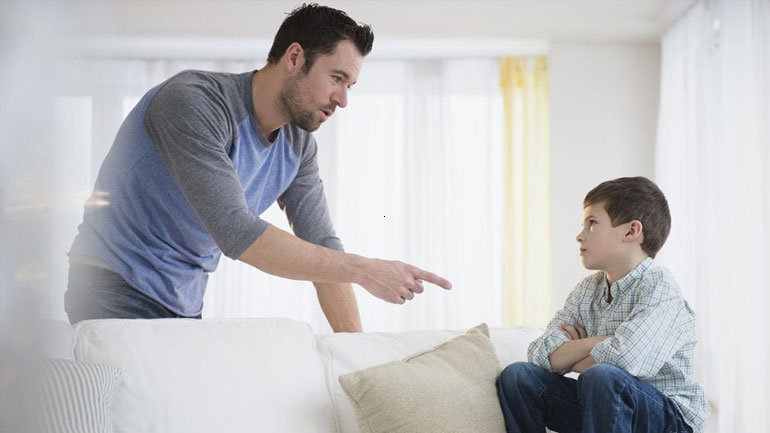 Γονείς: Είναι καλό να κλαίτε μπροστά στα παιδιά σας!