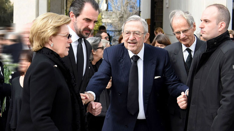 Εσπευσμένα στο νοσοκομείο ο τέως βασιλιάς Κωνσταντίνος