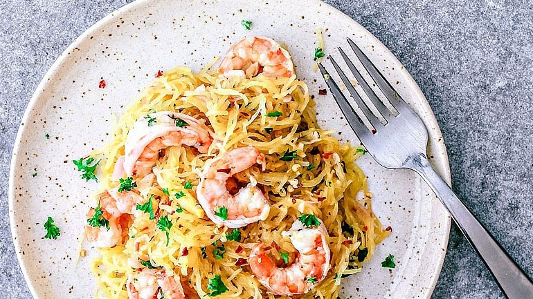 Καλοκαιρινή μακαρονάδα με γαρίδες χωρίς κρέμα γάλακτος!