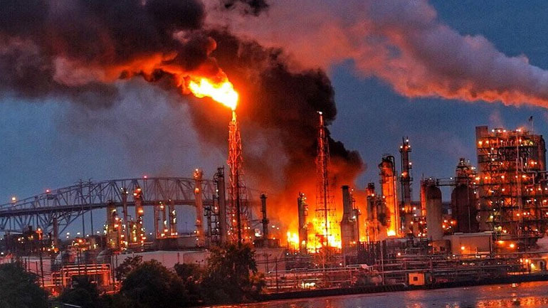 «Εκτεταμένη» πυρκαγιά μαίνεται σε διυλιστήριο πετρελαίου της Πενσιλβάνια