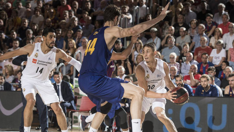 Πρωταθλήτρια η Ρεάλ Μαδρίτης μέσα στην Βαρκελώνη