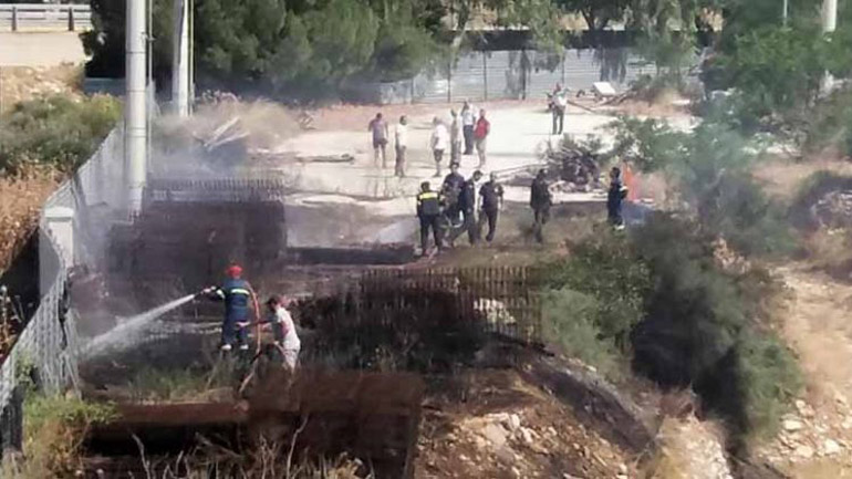 Κατασβέστηκε μικρή εστία φωτιάς στον Μαραθώνα
