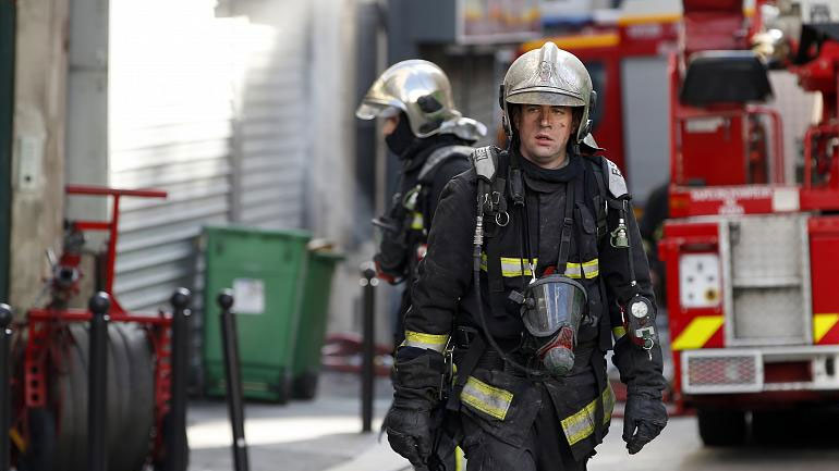 Τρεις νεκροί από πυρκαγιά που ξέσπασε σε εξαώροφο κτίριο στο κέντρο του Παρισιού