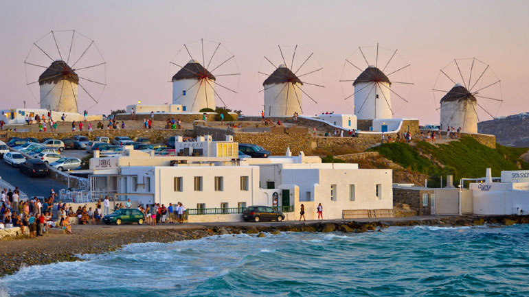 Απόβαση εφοριακών στο Αιγαίο: Ξενοδοχείο στη Μύκονο «ξέχασε» αποδείξεις 17.000 ευρώ