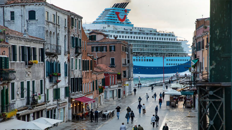 Δήμαρχος Βενετίας προς UNESCO: Βάλτε την πόλη στη «μαύρη λίστα» της Παγκόσμιας Κληρονομιάς