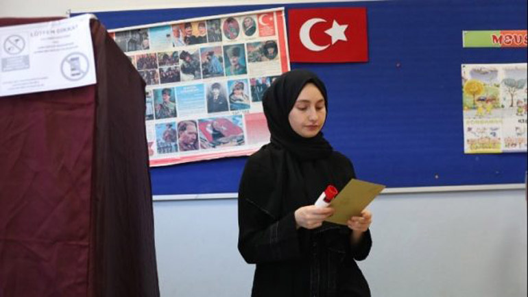 Έκλεισαν οι κάλπες στην Κωνσταντινούπολη, αναμένεται να αρχίσει η καταμέτρηση 