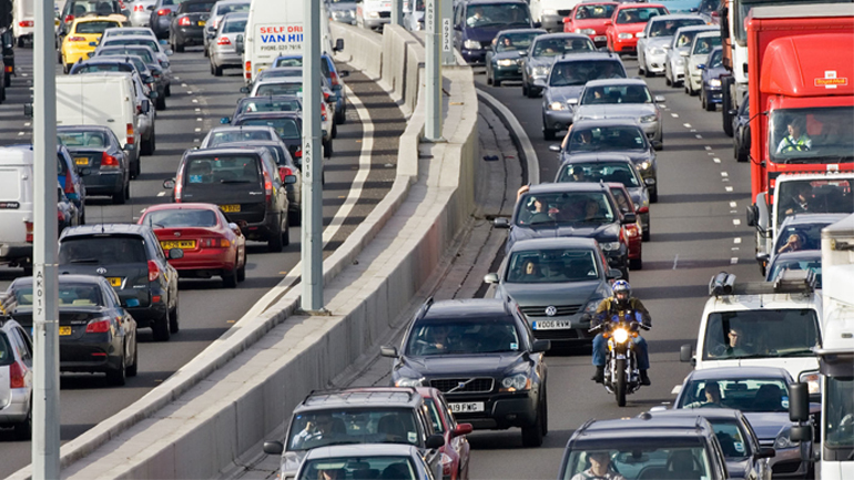 Αναζητώντας τη λύση σε κυκλοφοριακό και ρύπανση