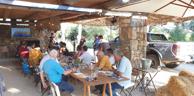 Ξεχωριστό Pick up, ξεχωριστό και το σκηνικό ακόμα και της παρουσίασης...