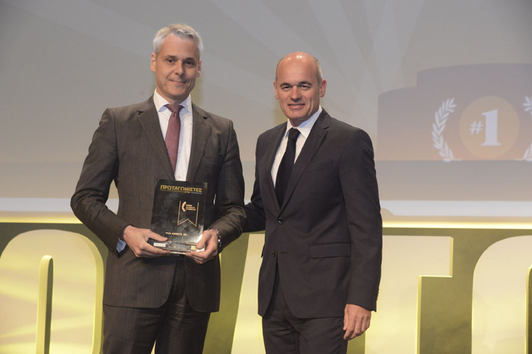 Ο πρόεδρος της FCA Γιώργος Μπακόπουλος παρέλαβε το βραβείο...