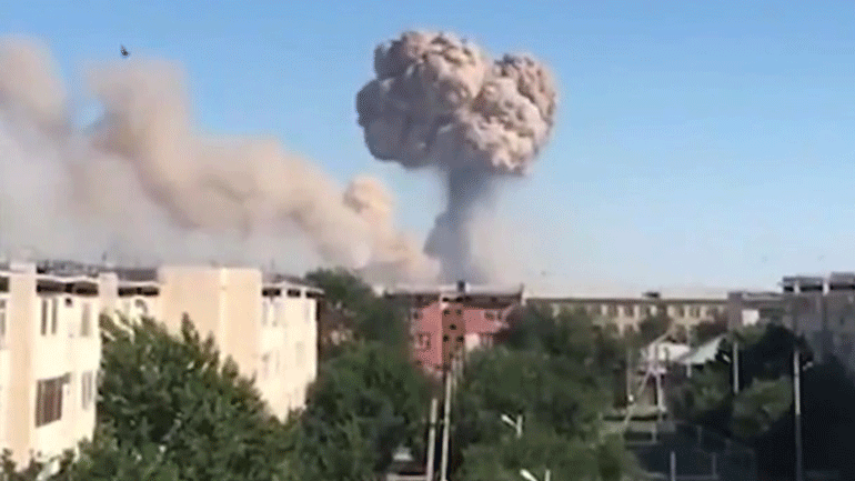 Καζακστάν: Ένας νεκρός και δεκάδες τραυματίες από εκρήξεις σε αποθήκη πυρομαχικών – Εκκενώθηκε πόλη