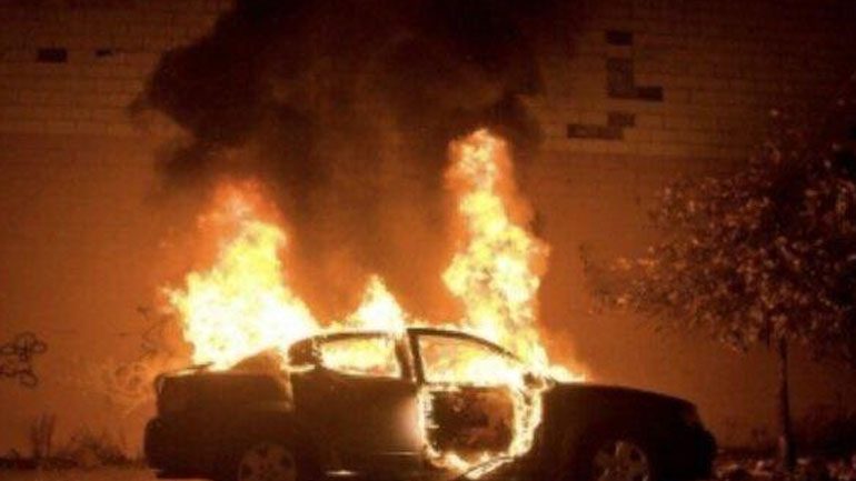 Λαμπάδιασε σταθμευμένο όχημα στα Εξάρχεια