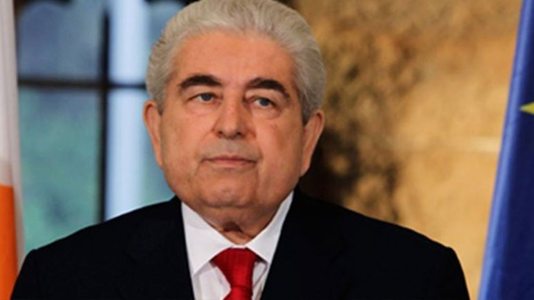 Μεσίστιες οι σημαίες της Ε.Ε. για τον θάνατο του Δημήτρη Χριστόφια