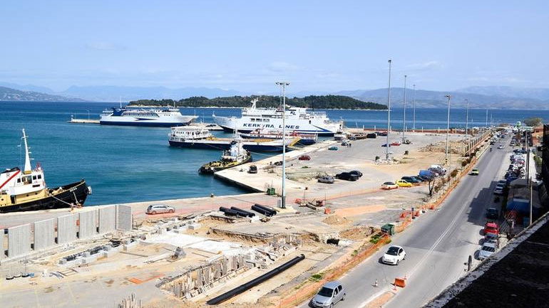 Κέρκυρα: Σακίδιο με γυάλινα μπουκάλια γεμάτα βενζίνη εντοπίστηκε στο νέο λιμάνι Κέρκυρα: Σακίδιο με γυάλινα μπουκάλια γεμάτα βενζίνη εντοπίστηκε στο νέο λιμάνι