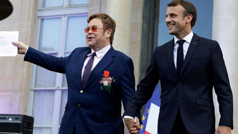 Emmanuel Macron-Elton John: Χέρι-χέρι κατά του ΑIDS