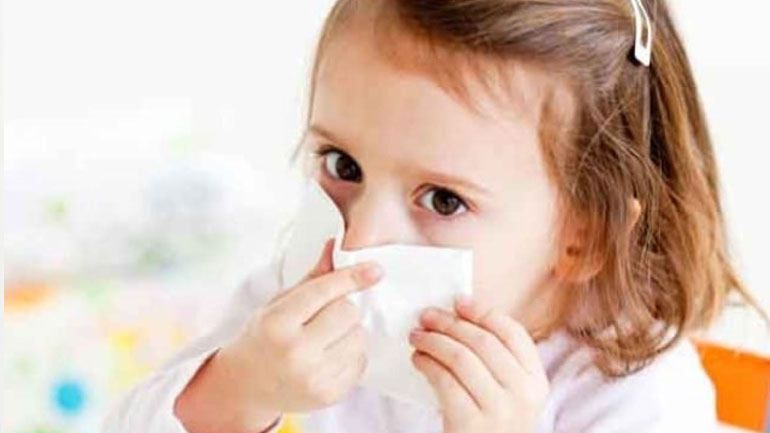 Πώς θα μάθετε το παιδί να φυσάει τη μύτη του;