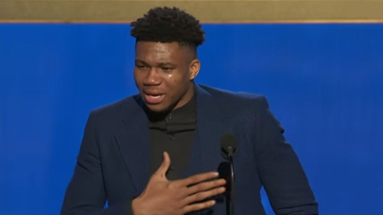 Για ένα κομμάτι ψωμί, φτάνει να σ’ είχα, μπαμπά